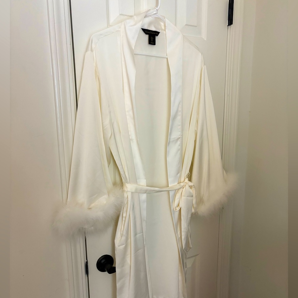 House of Harlow 1960 robe size large feather sleeves